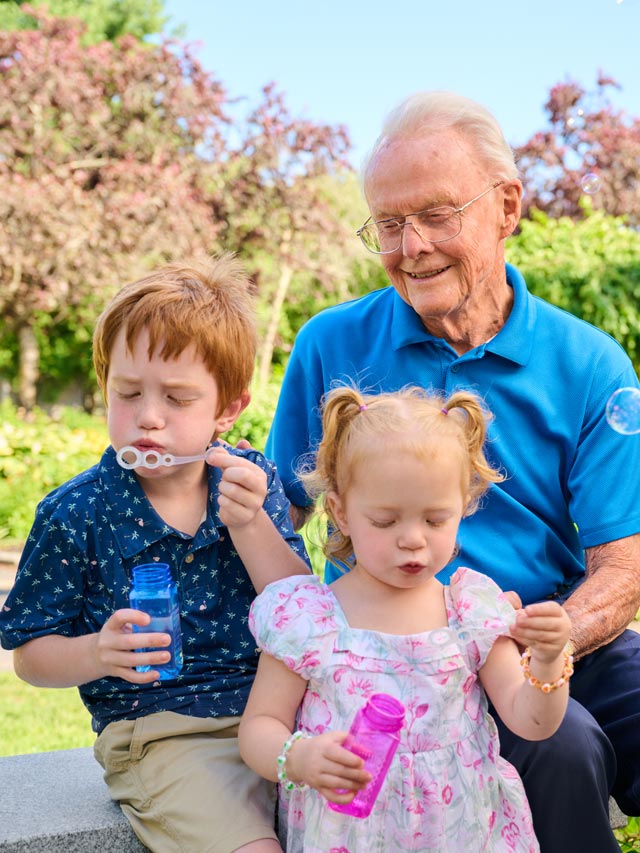Independent living resident and grandchildren